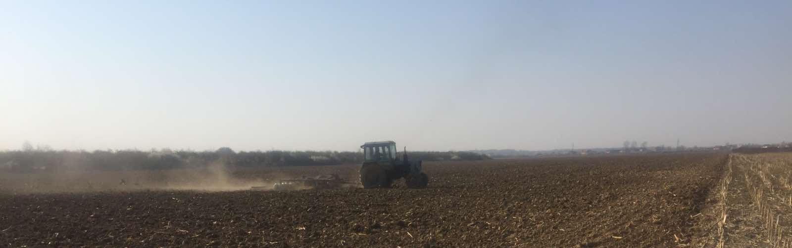 Підготовка грунту до  посіву кукурудзи